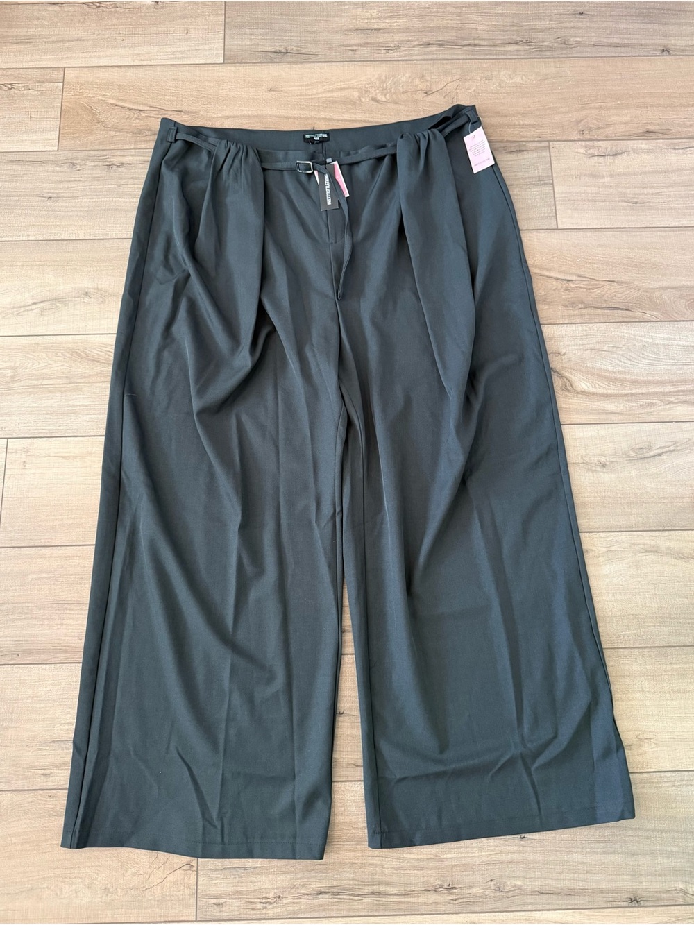 Pretty Little Thing Plus Slate Grey Woven Pleated Belt Detail Wide Leg Trousers
